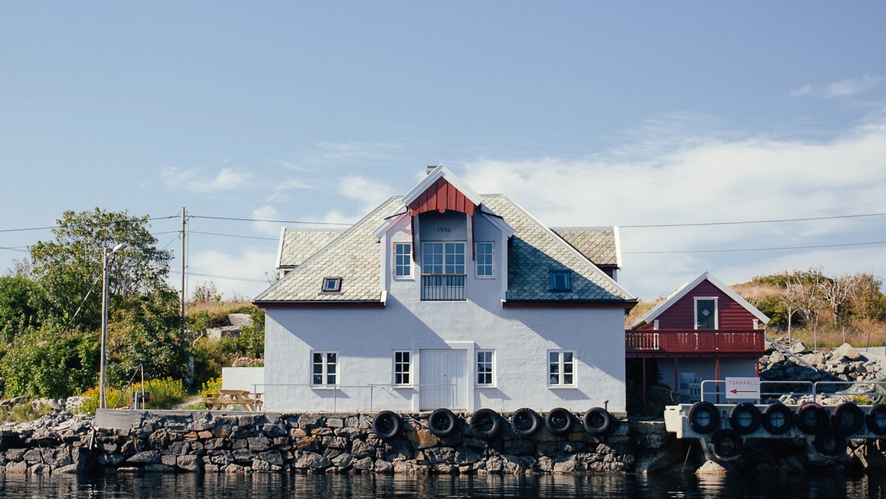 Framsiden av Batalden Ishus