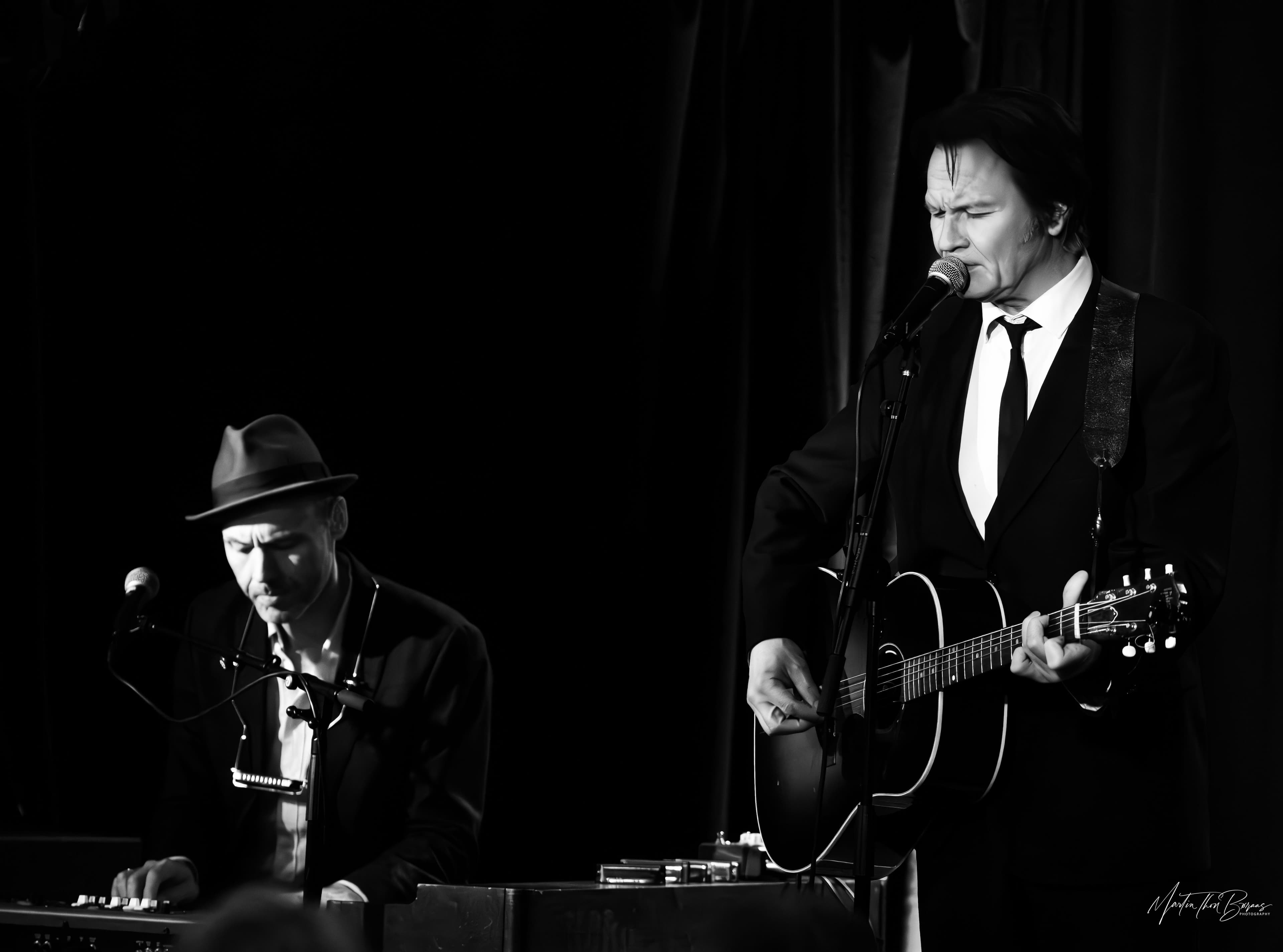 Paal Flaata og medmusikant