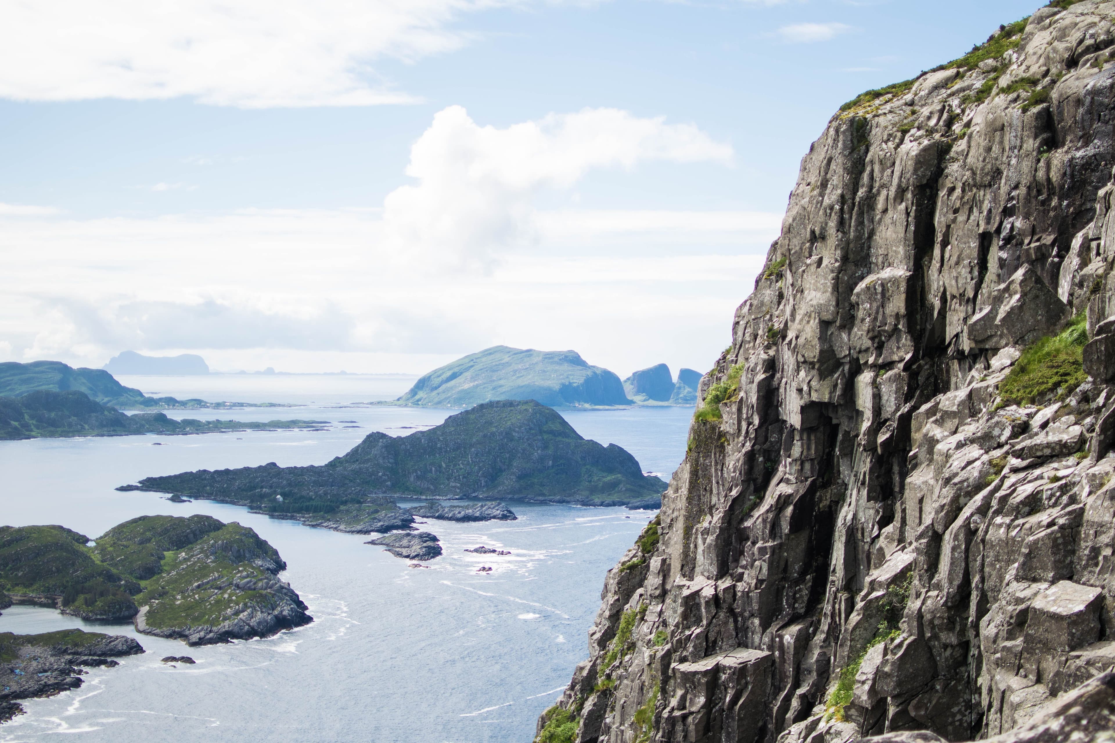 Utsikt fra Store Batalden ut mot Lille Batalden og Kinn