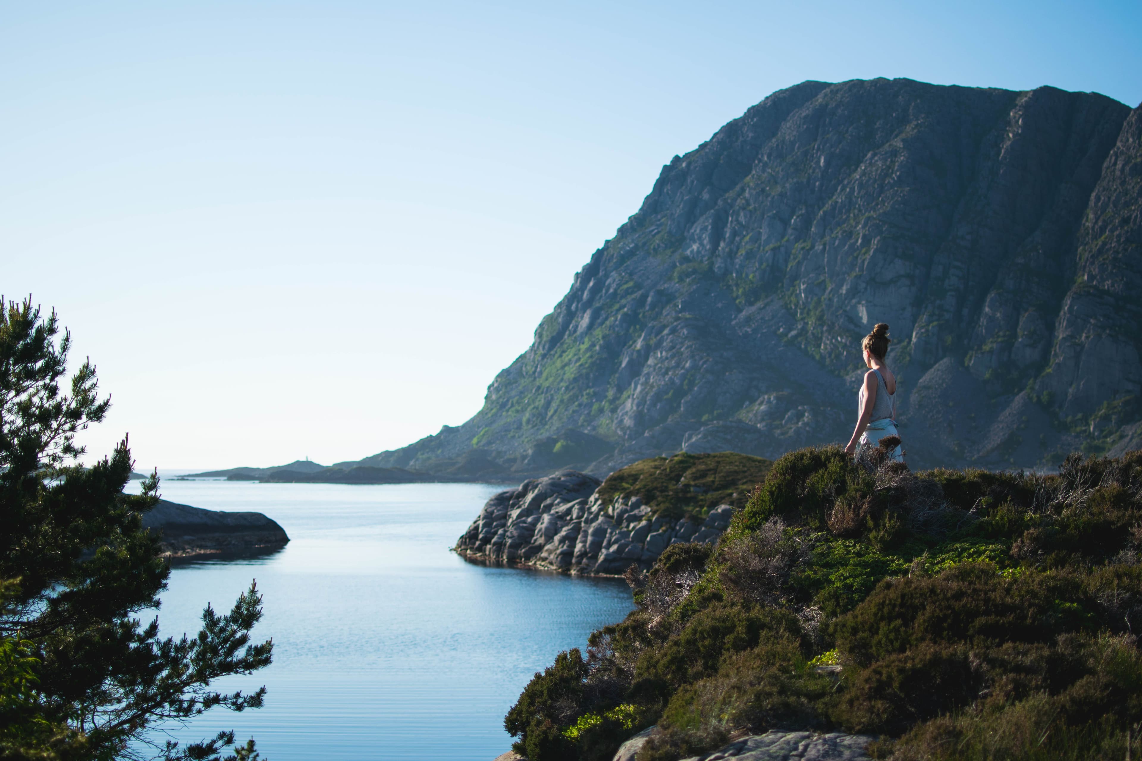 Fjellet Store Batalden med kvinne i forgrunnen